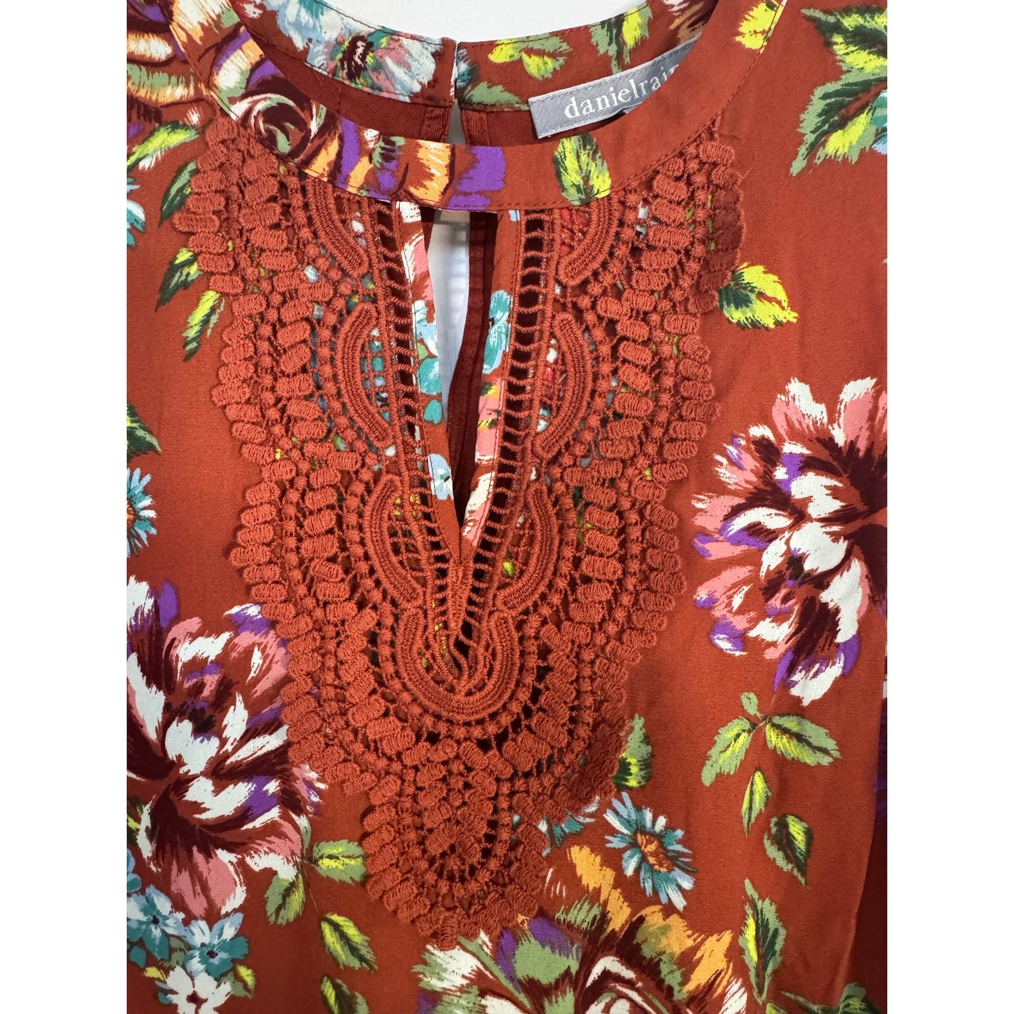 Daniel Rainn Floral Sleeveless Blouse w/ Crochet Detail | NWT | Size Petite Medium (PM)