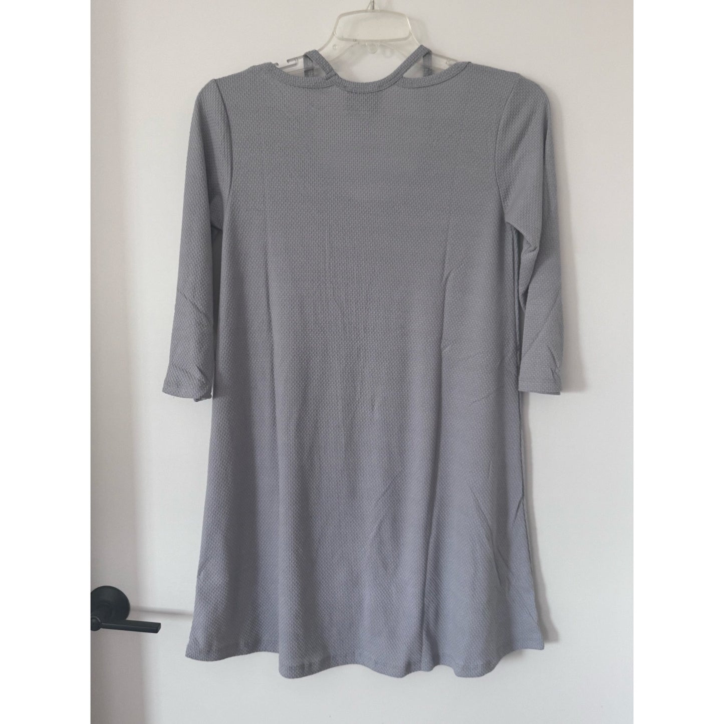 Hayden Los Angeles Silver Textured Knit Dress Medium NEW Strappy Neck 3/4 Sleeve