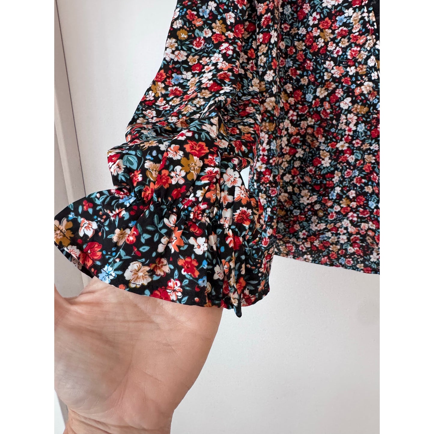 Cupshe Red Ditsy V-Neck Puff Sleeve Blouse | Small | NEW