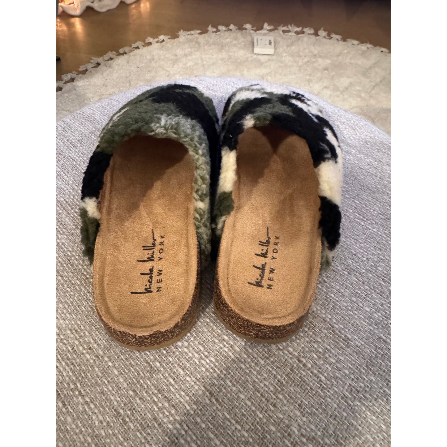 Nicole Miller Faux Fur Bondy Slippers – Green Camo | Women’s Size 6 | NEW
