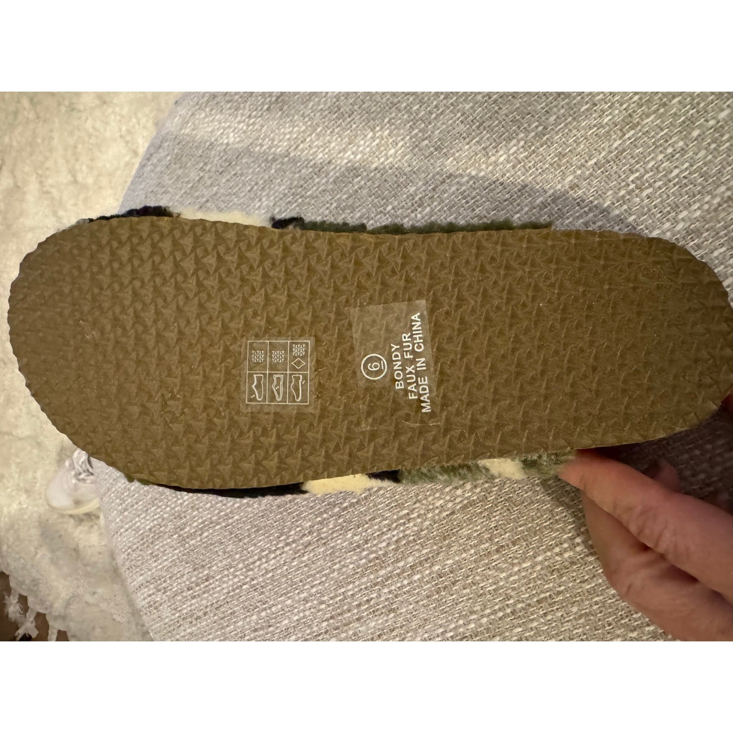 Nicole Miller Faux Fur Bondy Slippers – Green Camo | Women’s Size 6 | NEW