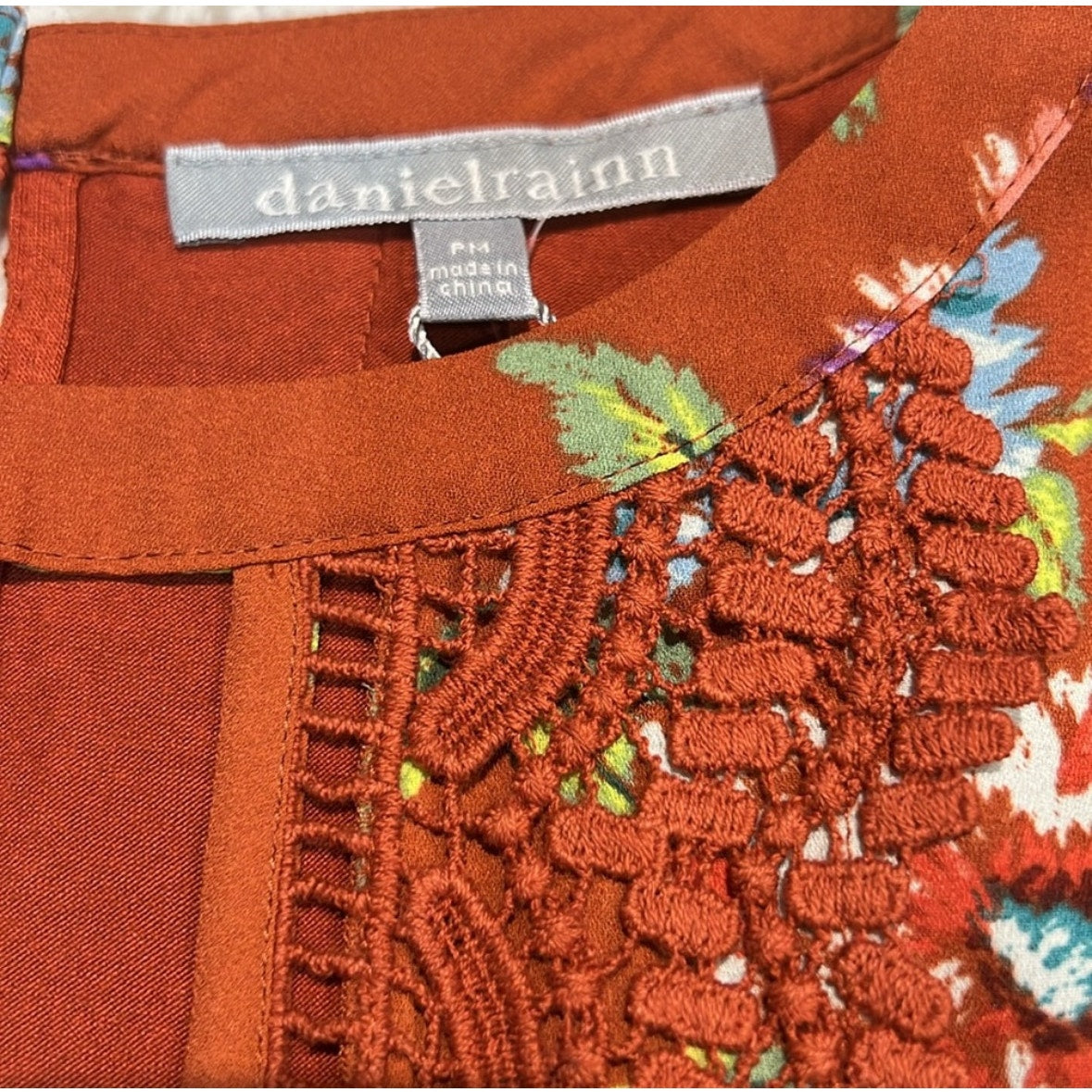 Daniel Rainn Floral Sleeveless Blouse w/ Crochet Detail | NEW| Size Medium
