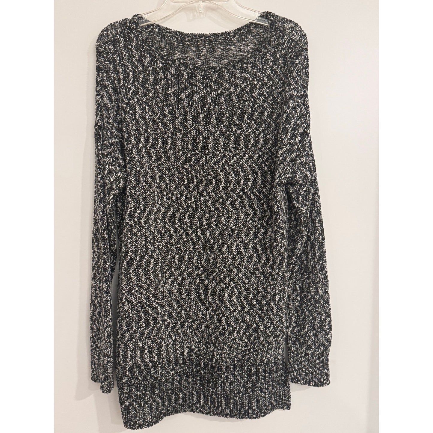 Black & White Textured Knit Sweater | Hi-Low Hem | Cozy Pullover