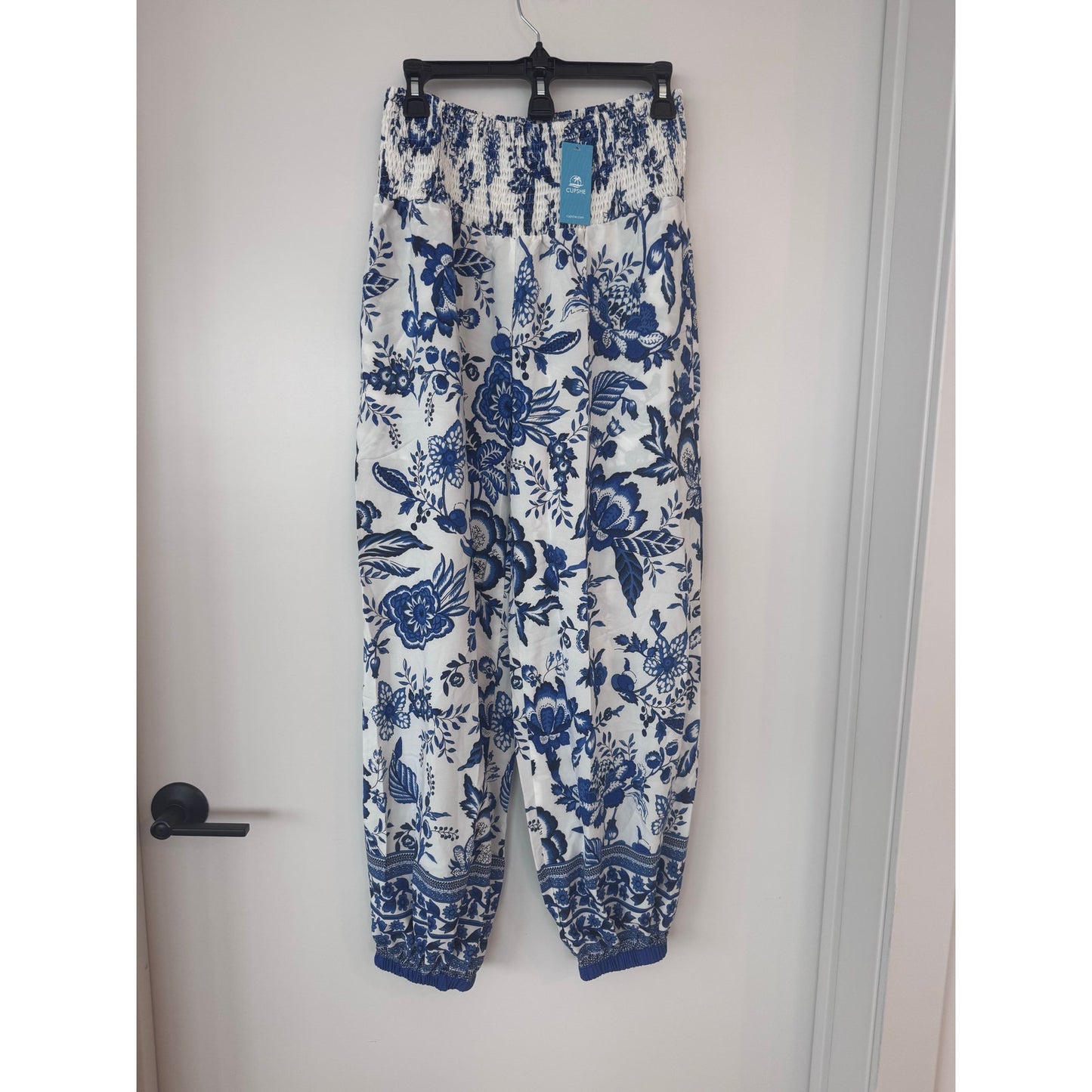 Cupshe Blue & White Floral Smocked Waist Tapered Pants | Medium | NEW