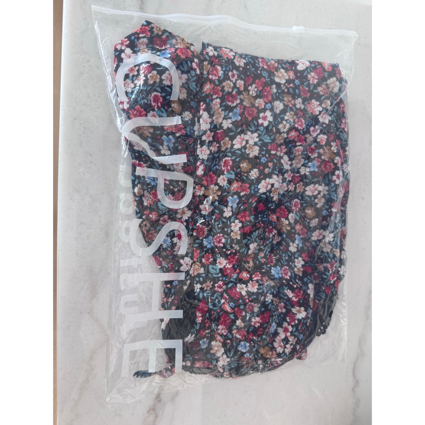 Cupshe Red Ditsy V-Neck Puff Sleeve Blouse | Small | NEW