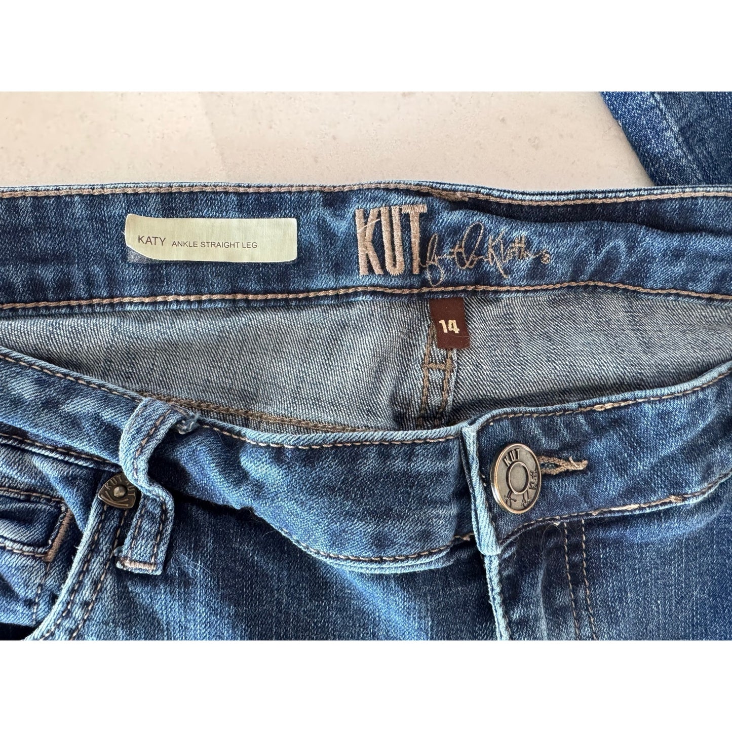 Kut from the Kloth Katy Ankle Straight Jeans Size 14 Distressed Mid Wash