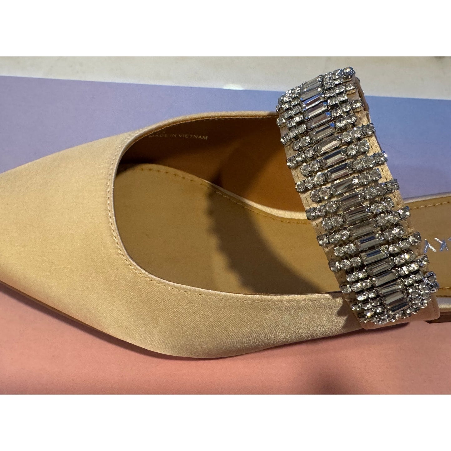 Lisa Vicky MOVE-V Champagne Satin Flats – Rhinestone Strap – Size 7 NEW