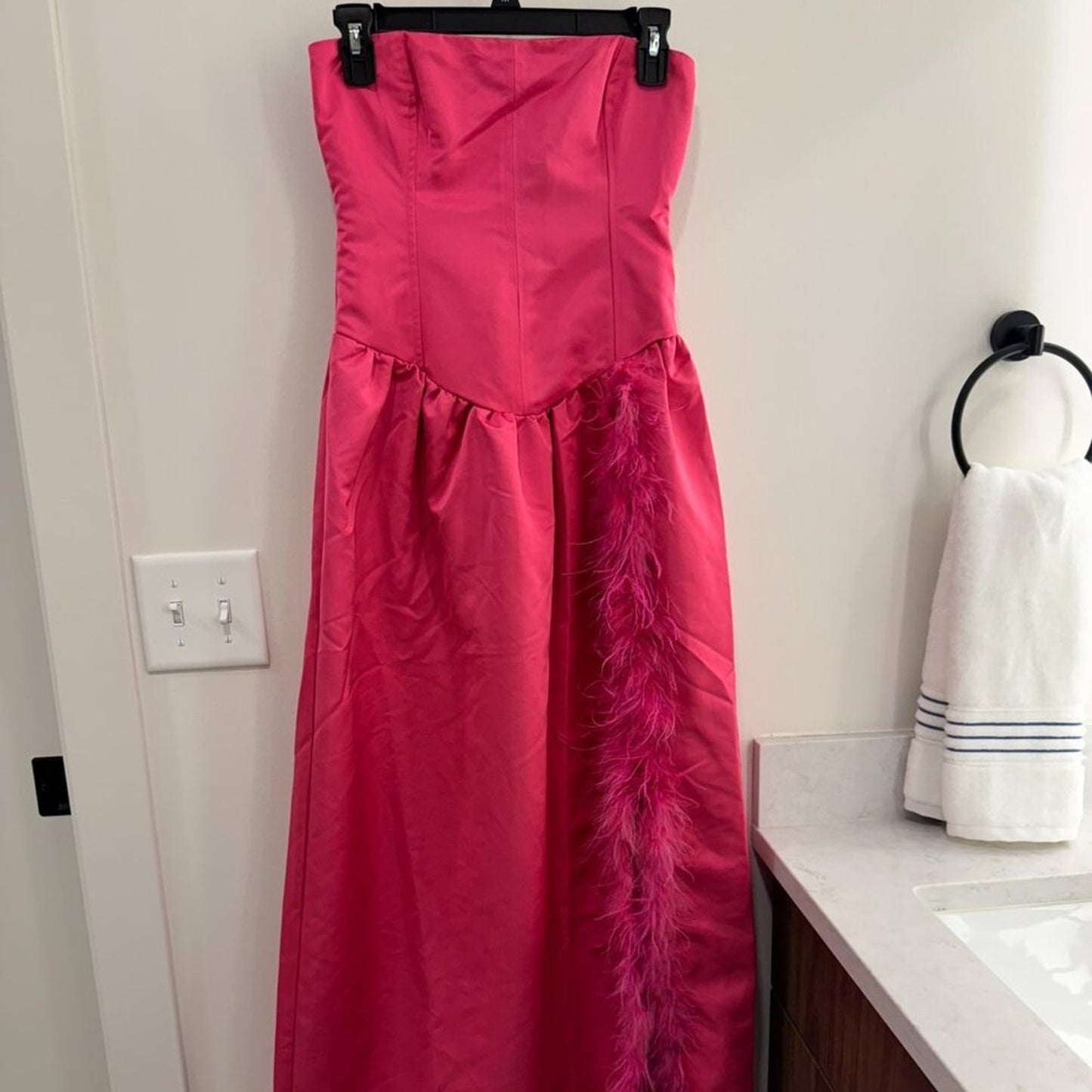 WeWoreWhat Corset Feathered Gown – Size 2 – Magenta NEW