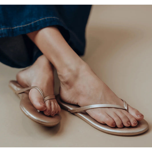 REVOLVE Soléi Sea Indie Flip-Flop Sandals | Metallic Pewter | Size 6 NWT