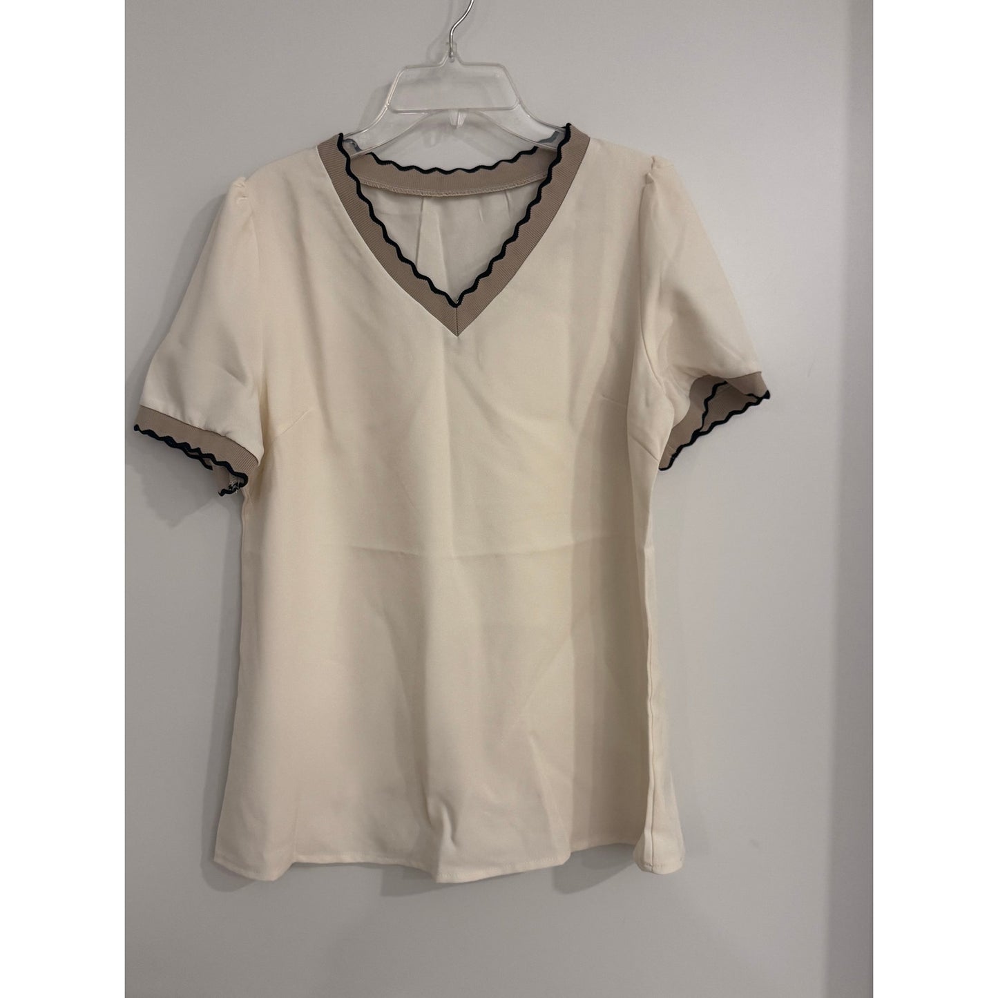 Inspiration Comes AB Women Scallop Trim Contrast Blouse Top Beige Large NEW